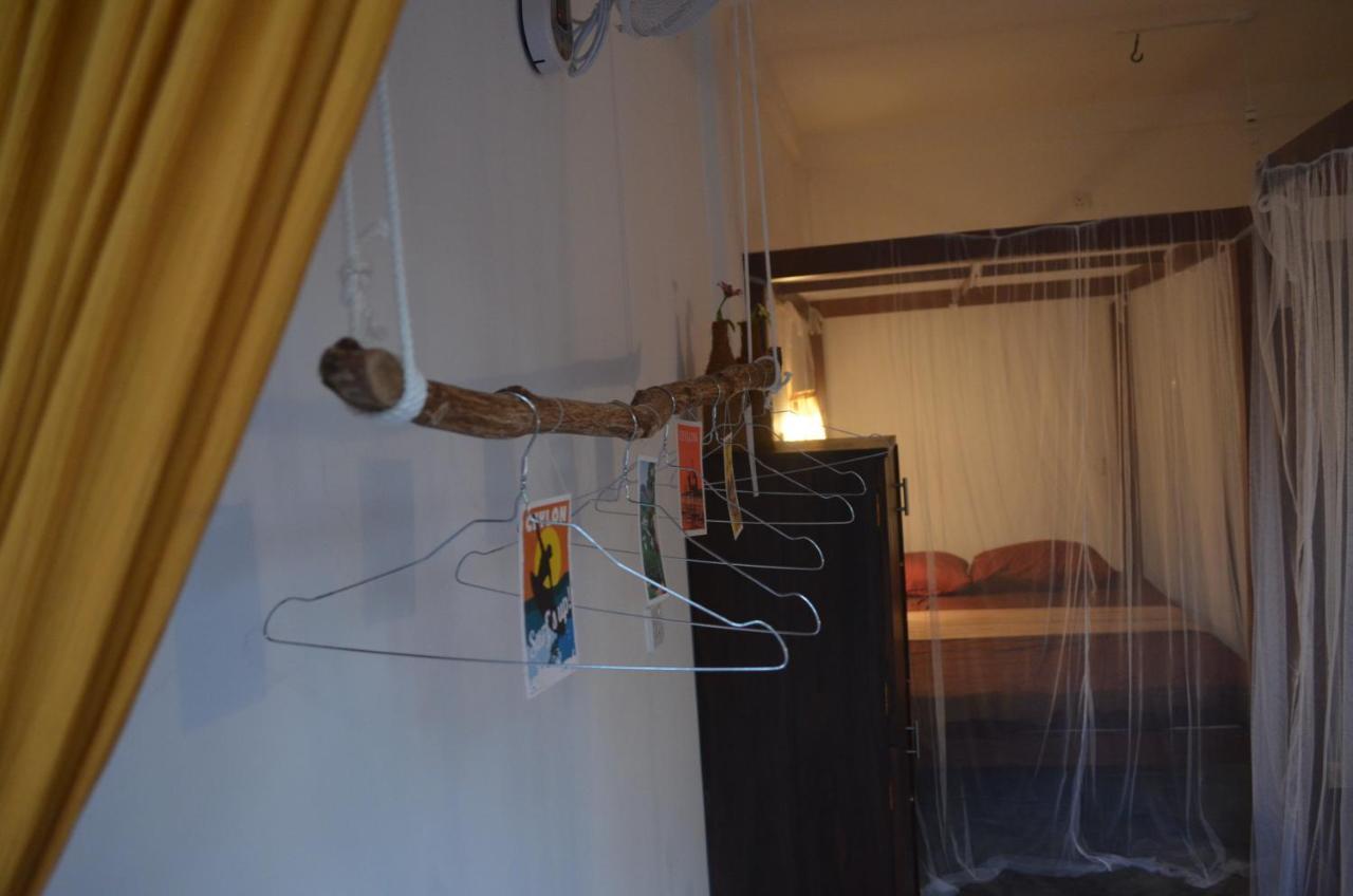 Auberge de jeunesse Chez Podi Surfcamp à Mirissa Extérieur photo