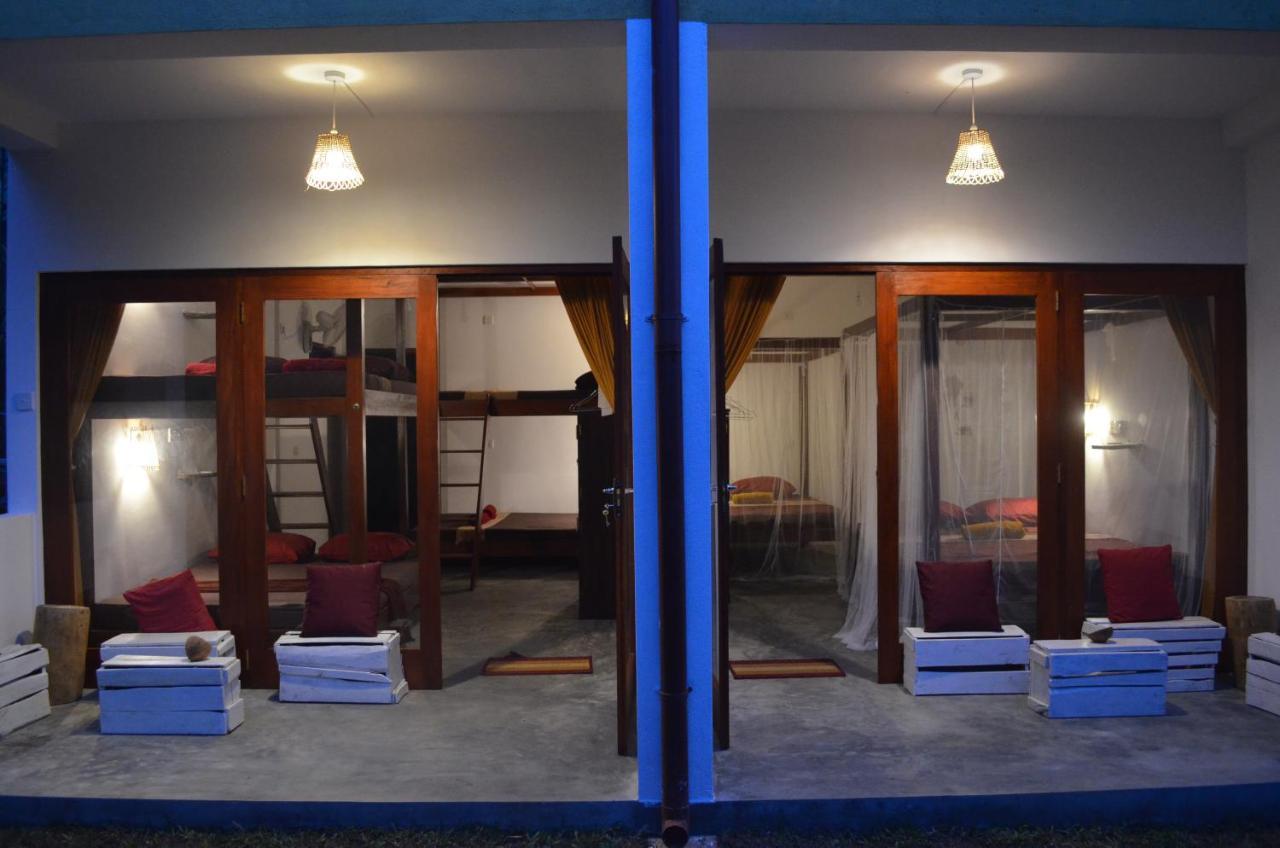 Auberge de jeunesse Chez Podi Surfcamp à Mirissa Extérieur photo