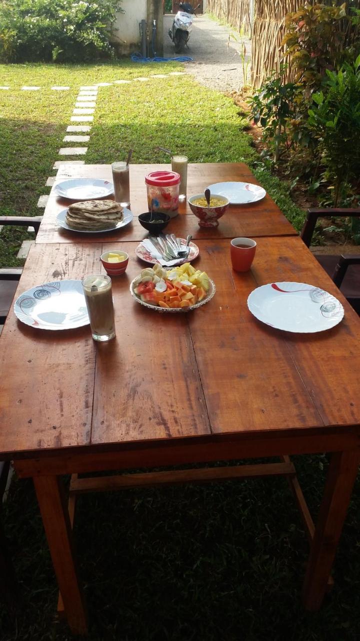 Auberge de jeunesse Chez Podi Surfcamp à Mirissa Extérieur photo