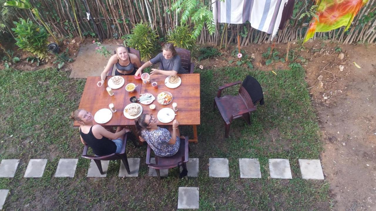 Auberge de jeunesse Chez Podi Surfcamp à Mirissa Extérieur photo