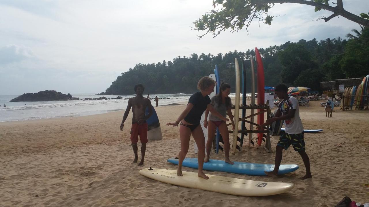 Auberge de jeunesse Chez Podi Surfcamp à Mirissa Extérieur photo
