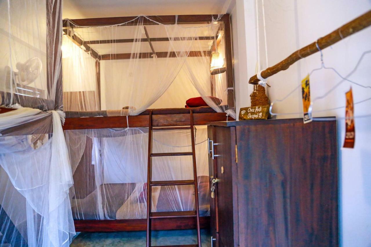 Auberge de jeunesse Chez Podi Surfcamp à Mirissa Extérieur photo