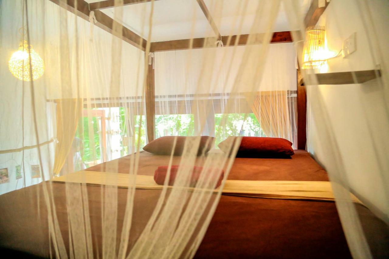 Auberge de jeunesse Chez Podi Surfcamp à Mirissa Extérieur photo
