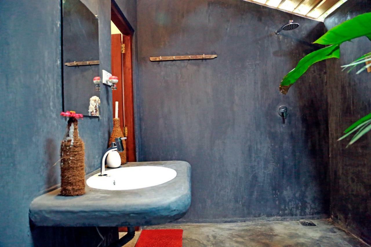 Auberge de jeunesse Chez Podi Surfcamp à Mirissa Extérieur photo