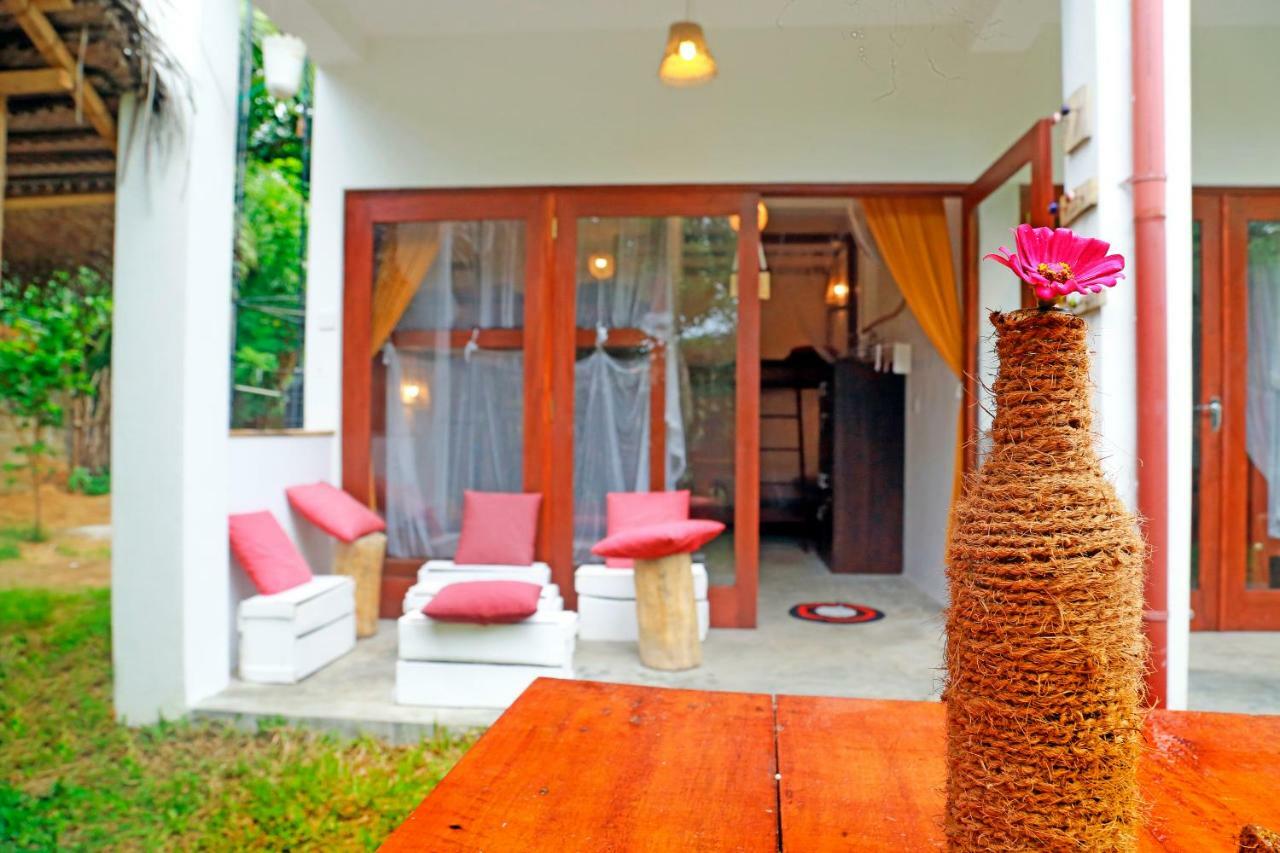 Auberge de jeunesse Chez Podi Surfcamp à Mirissa Extérieur photo