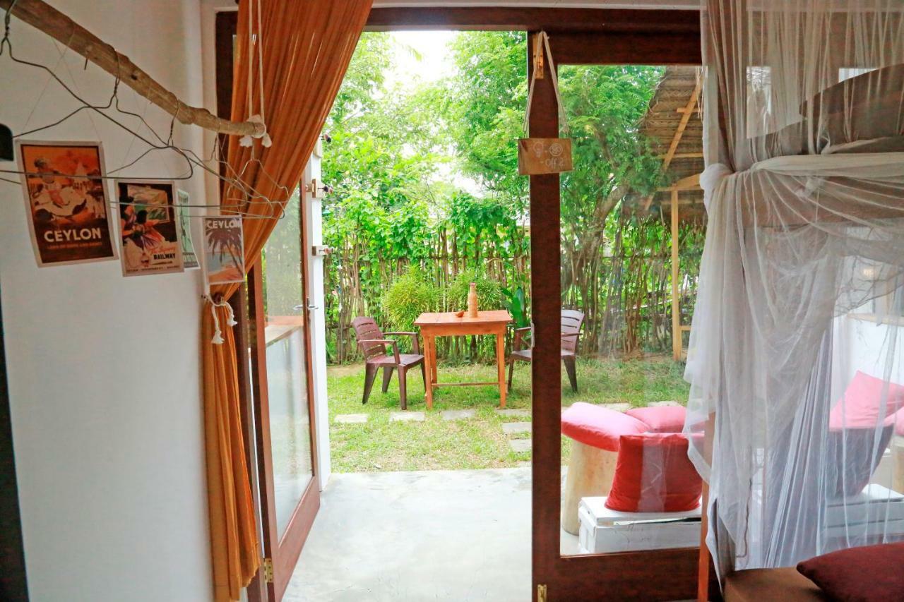 Auberge de jeunesse Chez Podi Surfcamp à Mirissa Extérieur photo